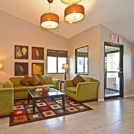 Lexington Inn & Suites-Elgin Interior photo