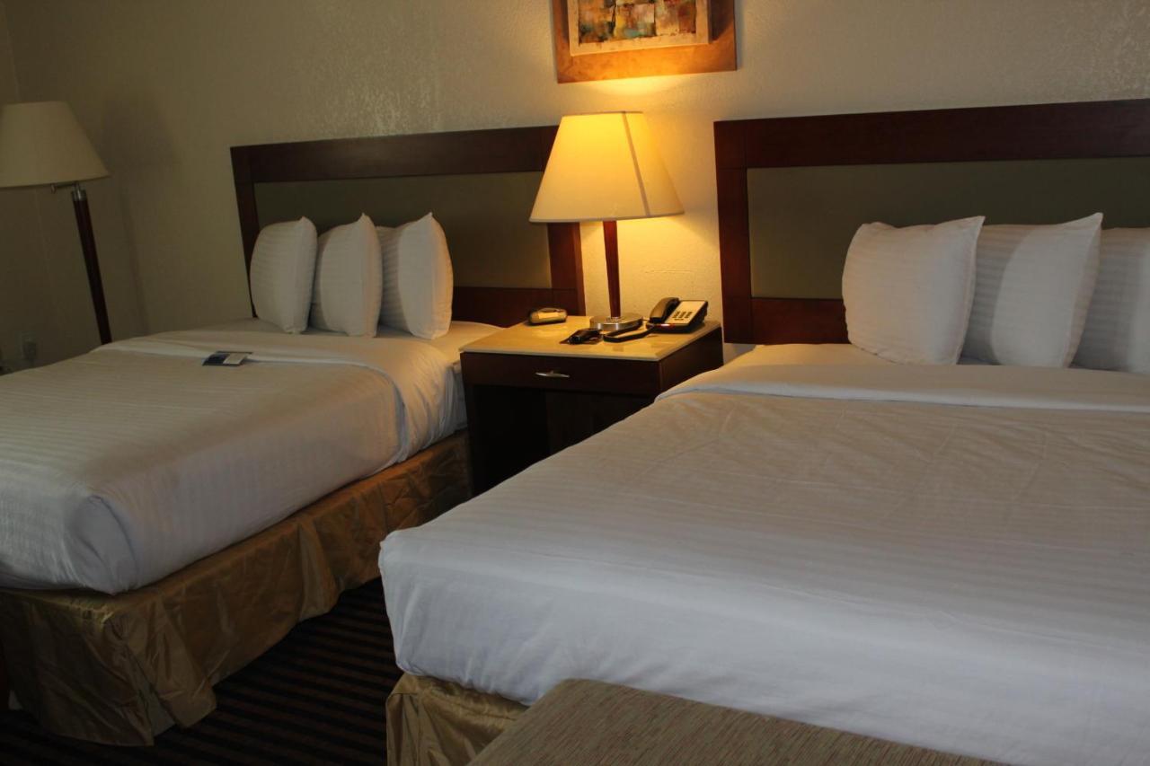 Lexington Inn & Suites-Elgin Room photo